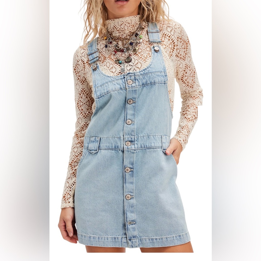 Free People We The Free Edie Denim Skirtall Size
Small
